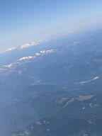 lake mountain sky snow subject:object type:photograph // 2000x2667 // 238KB