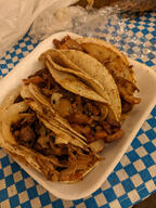 checkered_pattern fabric food meat onion plate subject:object tablecloth taco tortilla type:photograph // 2000x2667 // 740KB