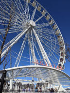 color:blue crowd ferris_wheel subject:human subject:object type:photograph // 1800x2400 // 983KB
